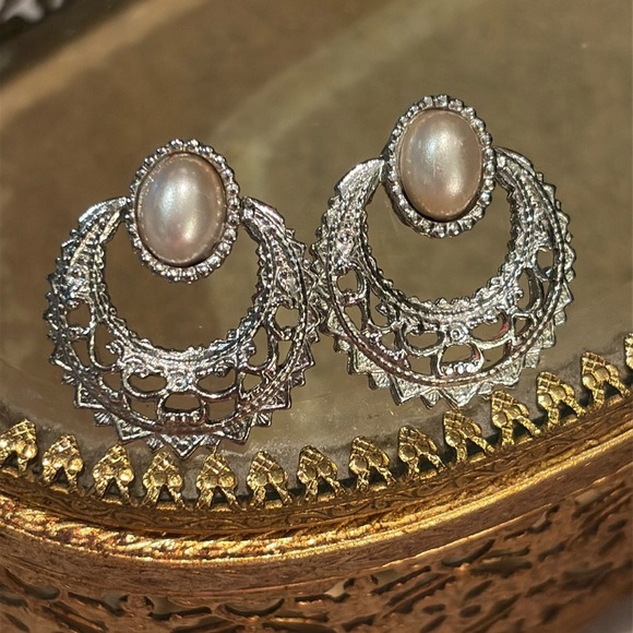 Nordstrom Jewelry - Vintage Pearl Wreath Earrings Silvertone Setting